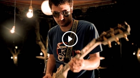 [Videoclip Oficial HD] Las gafas de Mike - Siempre queda un Rock&Roll