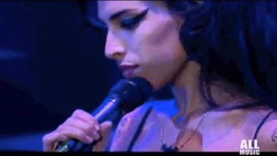 Amy Winehouse - Back to Black amazing live performance!